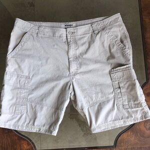 Wrangler Men's Tan Cargo Shorts
